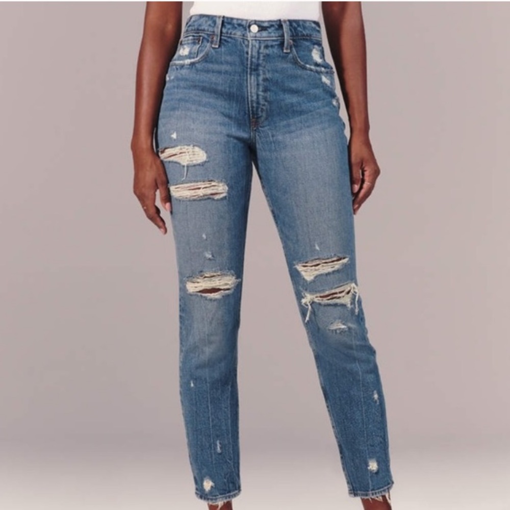 Abercrombie & Fitch curve love high rise mom jean destructed size 30 / 10R